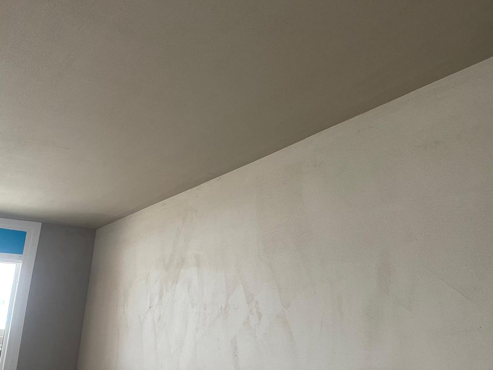 Détail de finition - mur lissé